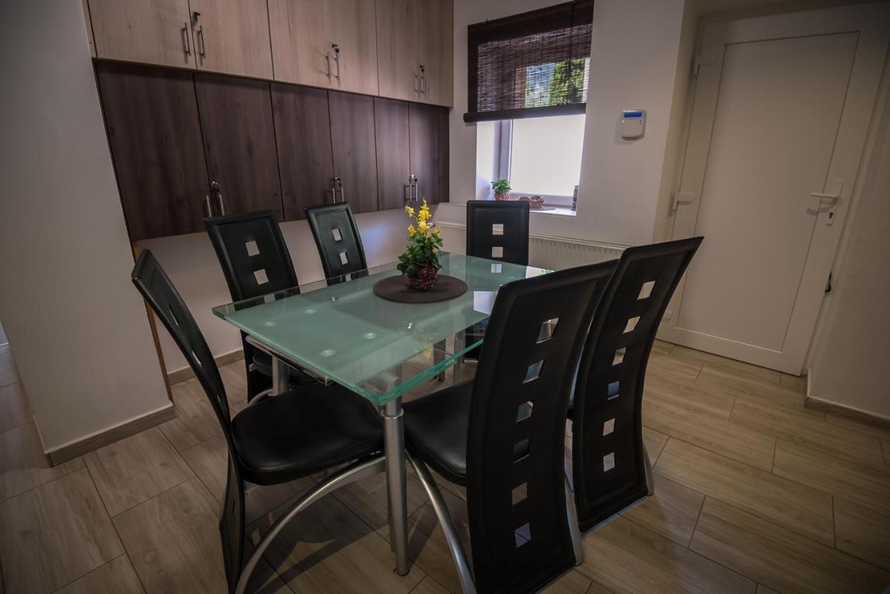 Mokka Apartman Szeged Esterno foto