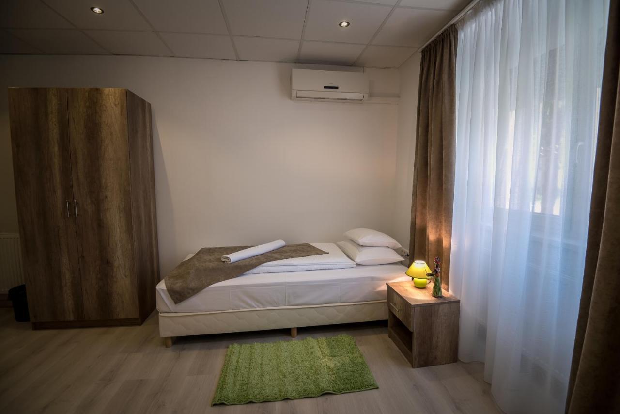 Mokka Apartman Szeged Esterno foto
