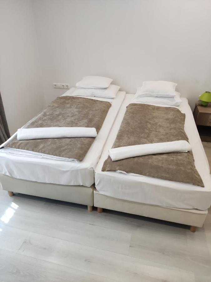 Mokka Apartman Szeged Esterno foto