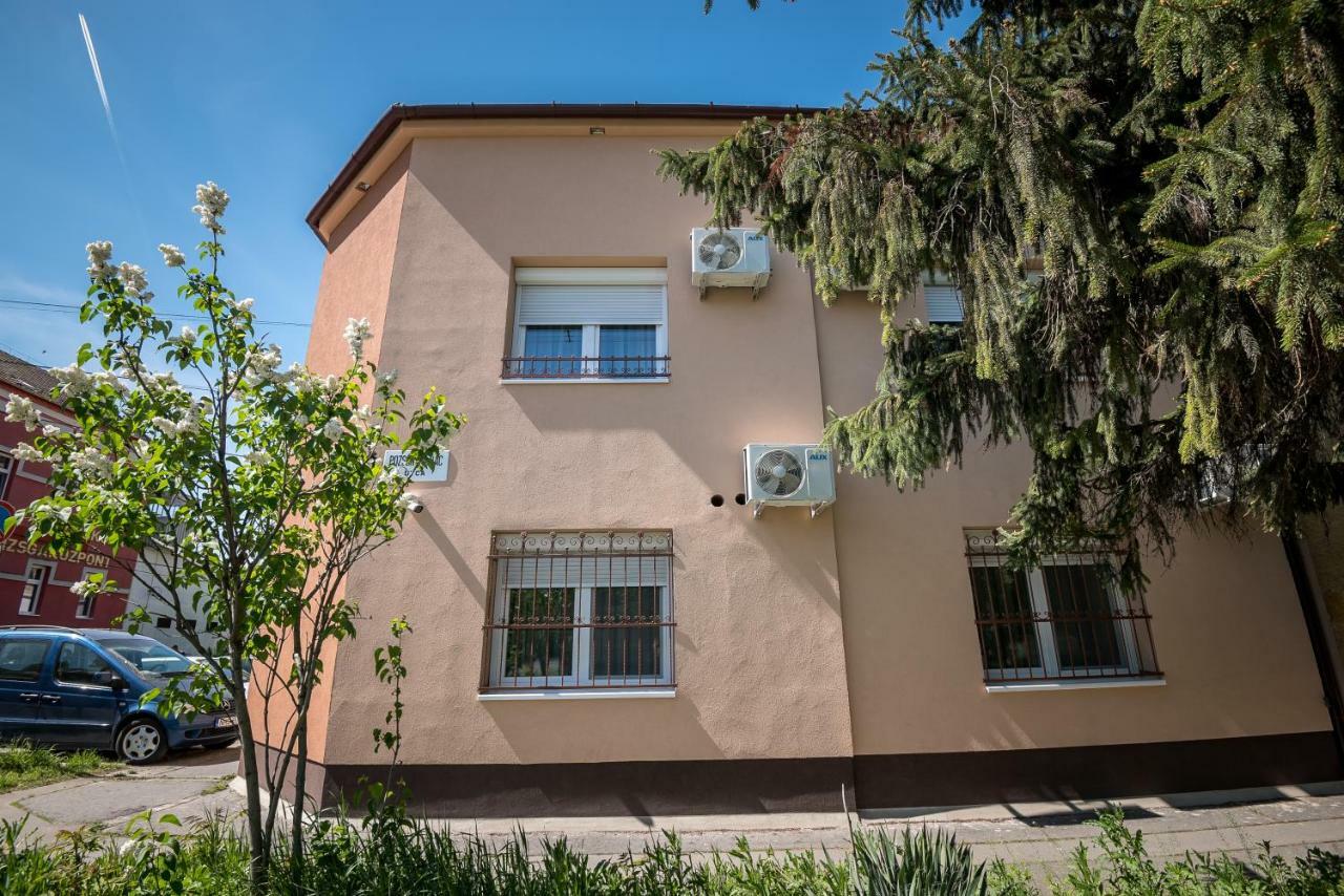 Mokka Apartman Szeged Esterno foto